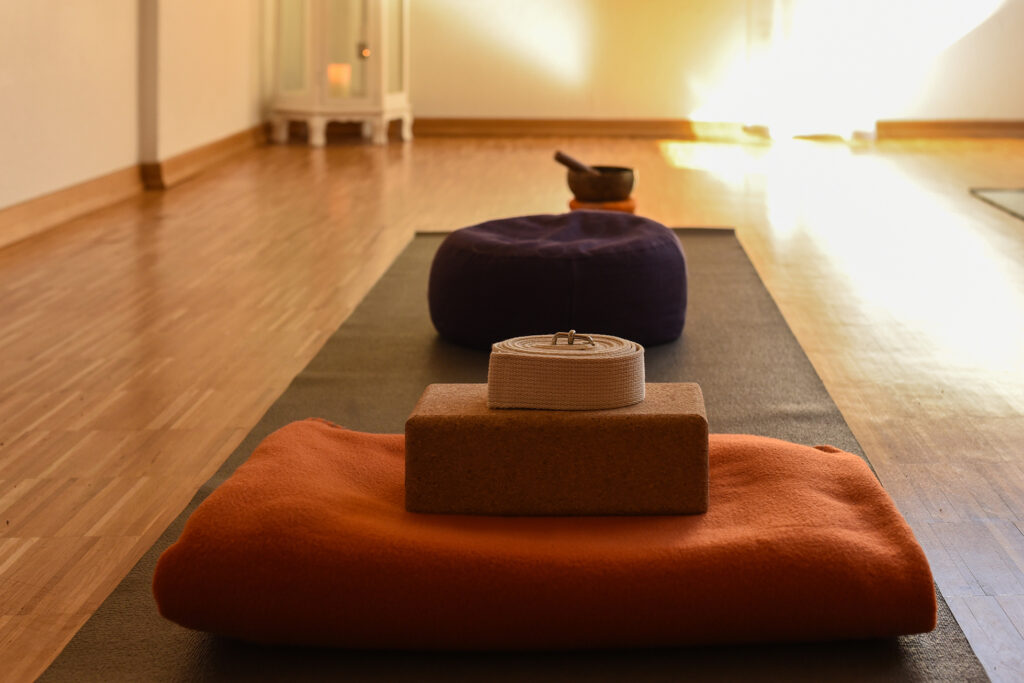 Ingas Yogaraum Hilfsmittel