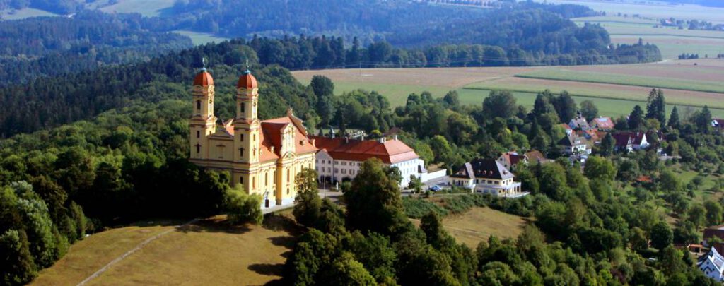 Yoga-Retreat vom 30. September bis 2. Oktober 2022, Tagungshaus Schönenberg, Ellwangen, Ostalb, Außenansicht